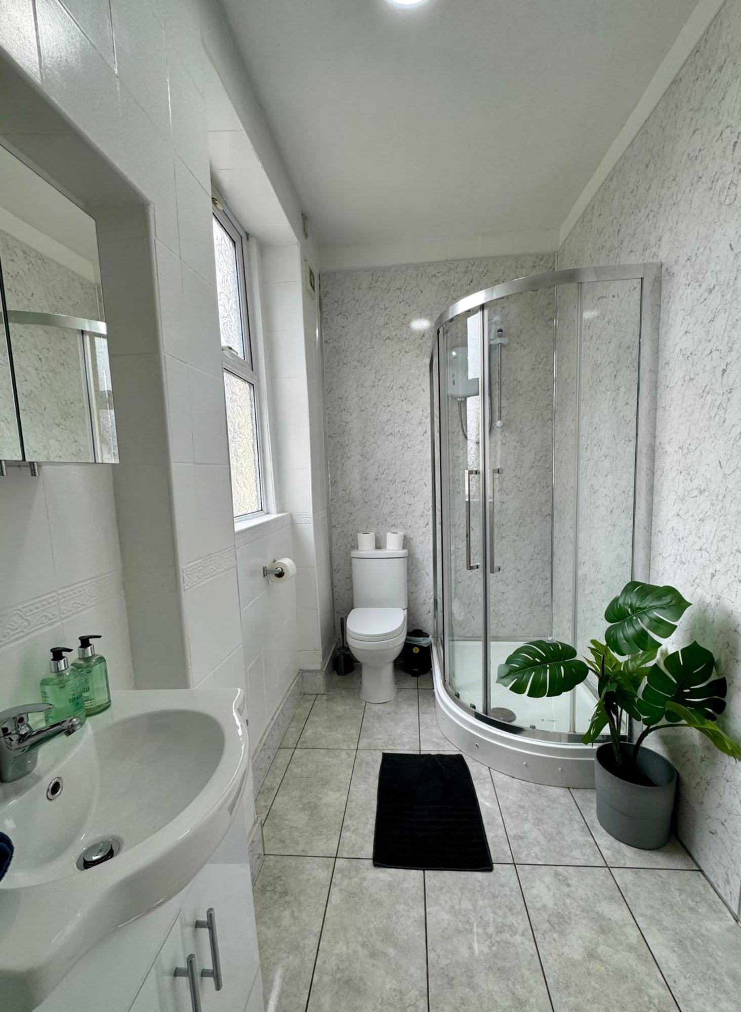 Space For Groups, 10 Mins From Queen St! Cardiff Esterno foto